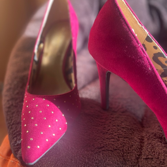 Fuchsia pink suede gold studded vamp shoes 4 inch stilettos 👠 Ladies size 8 1/2 - Picture 3 of 11